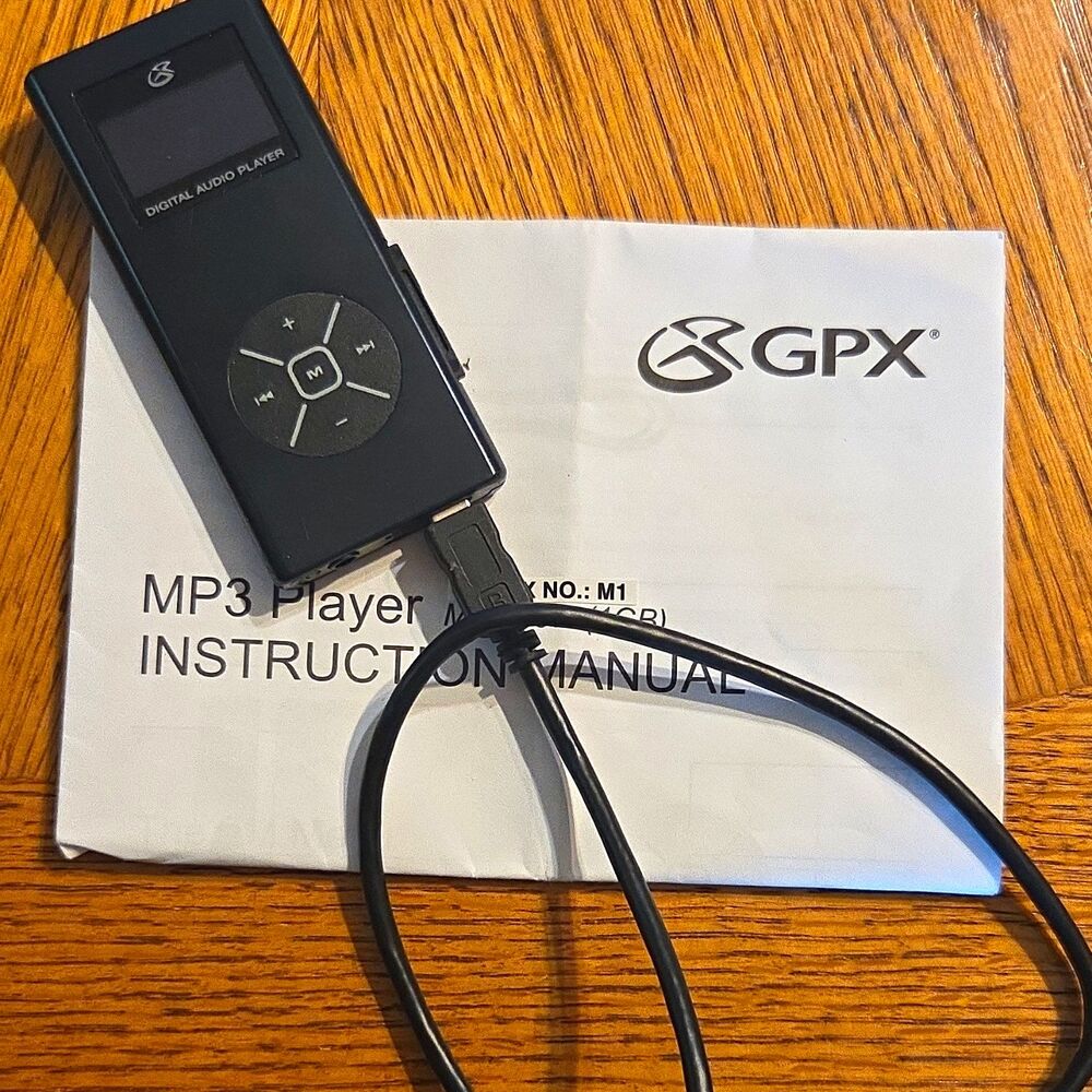 GPX MW6337DT 1GB MP3/WMA Player AM/FM SD/MMC USB Rechargeable Black